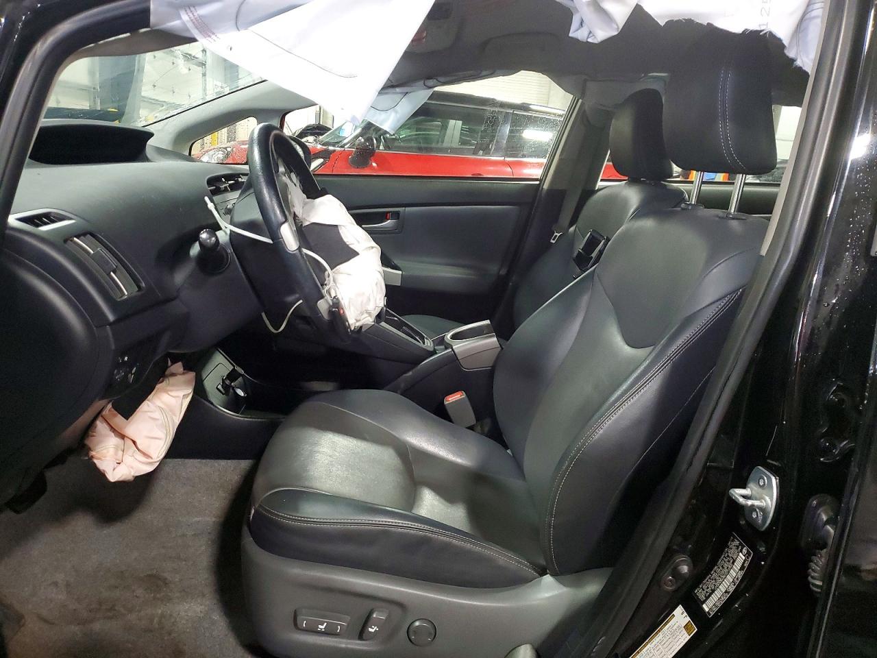 2014 TOYOTA PRIUS FOUR photo 13