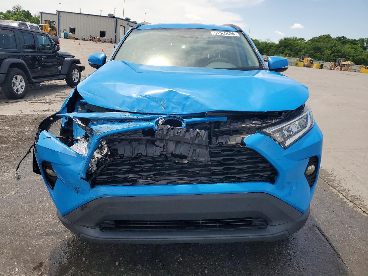 2021 TOYOTA RAV4 XLE photo 13
