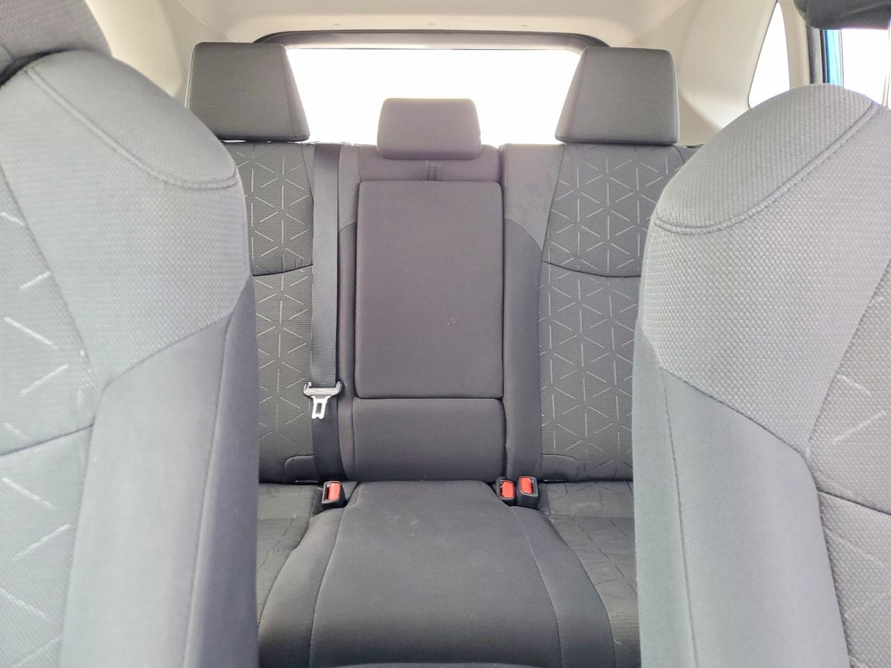2021 TOYOTA RAV4 XLE photo 28