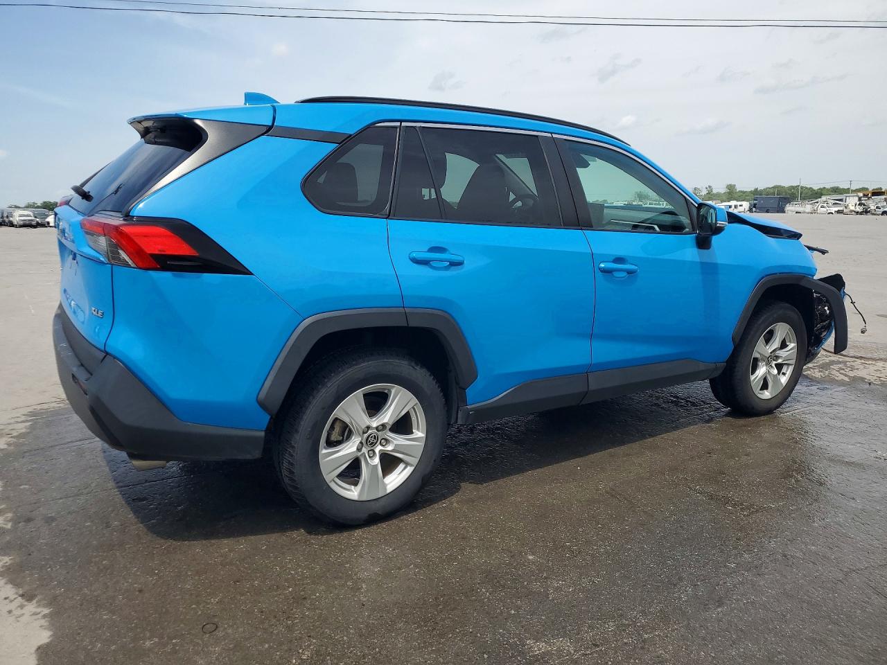 2021 TOYOTA RAV4 XLE photo 7
