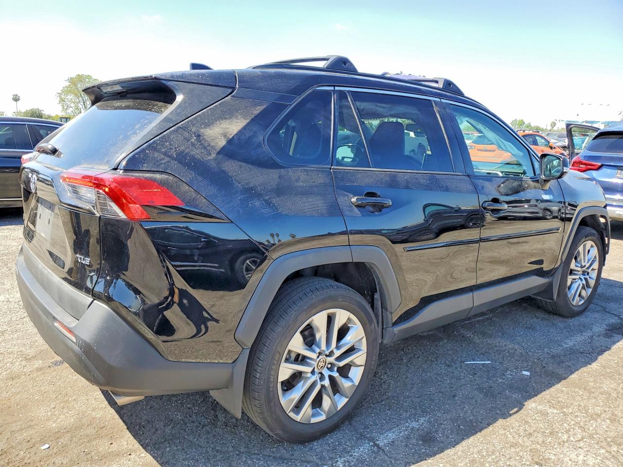 2021 TOYOTA RAV4 XLE PREMIUM photo 5