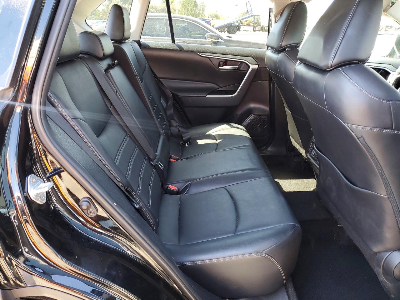 2021 TOYOTA RAV4 XLE PREMIUM photo 21