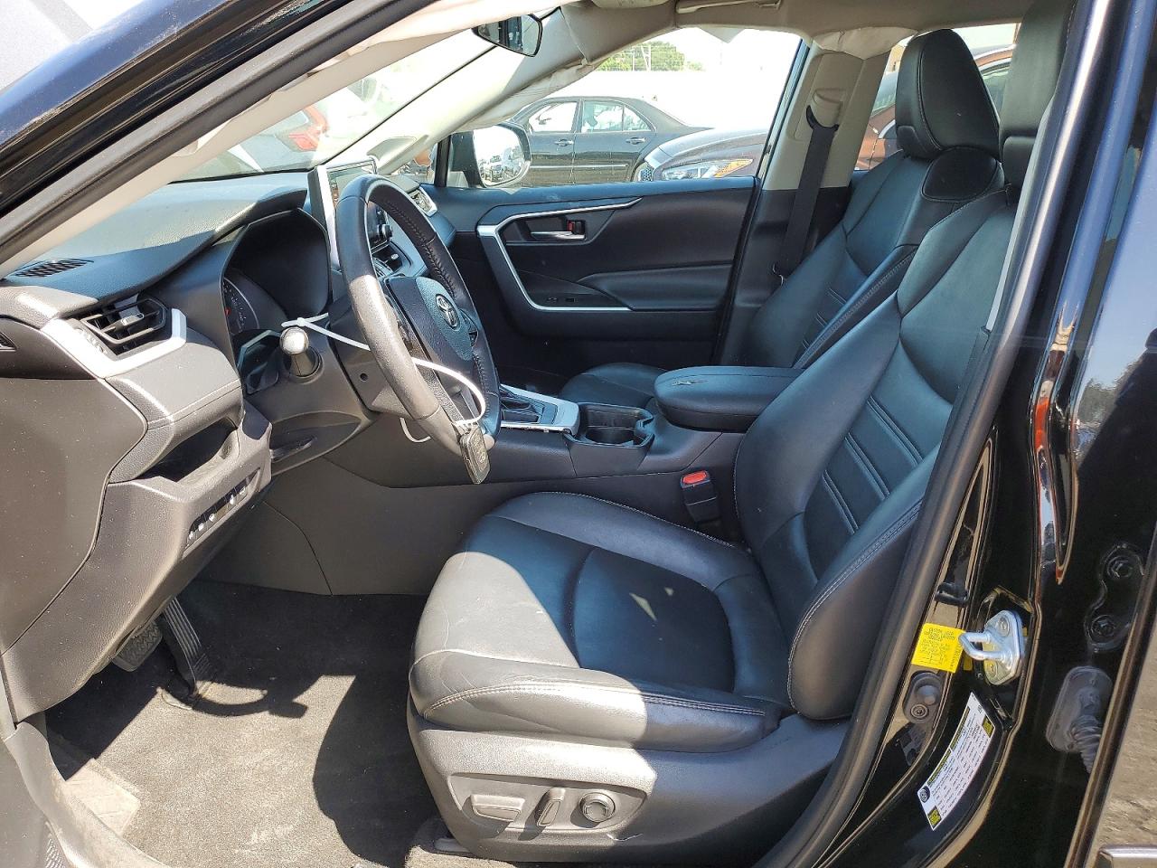 2021 TOYOTA RAV4 XLE PREMIUM photo 13