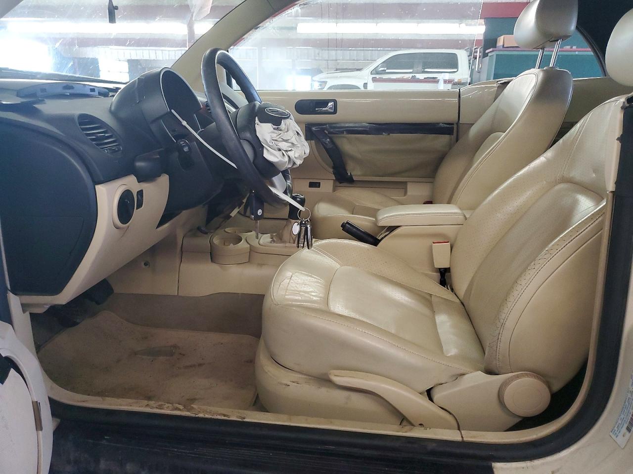 2004 VOLKSWAGEN NEW BEETLE GLS photo 13