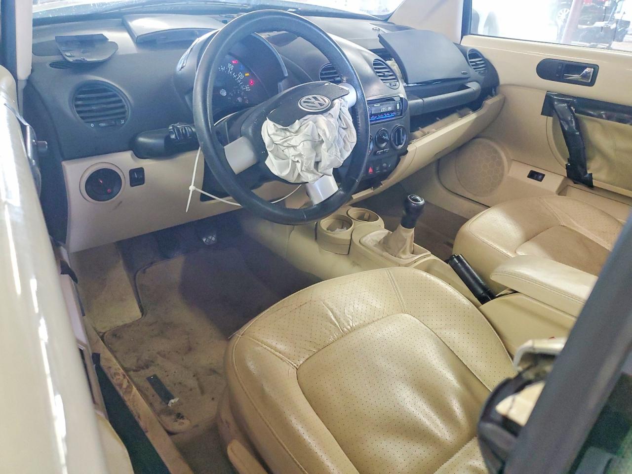 2004 VOLKSWAGEN NEW BEETLE GLS photo 15