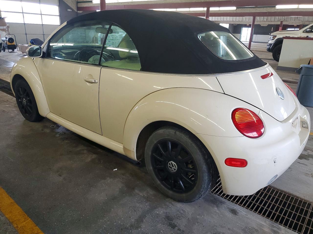 2004 VOLKSWAGEN NEW BEETLE GLS photo 3