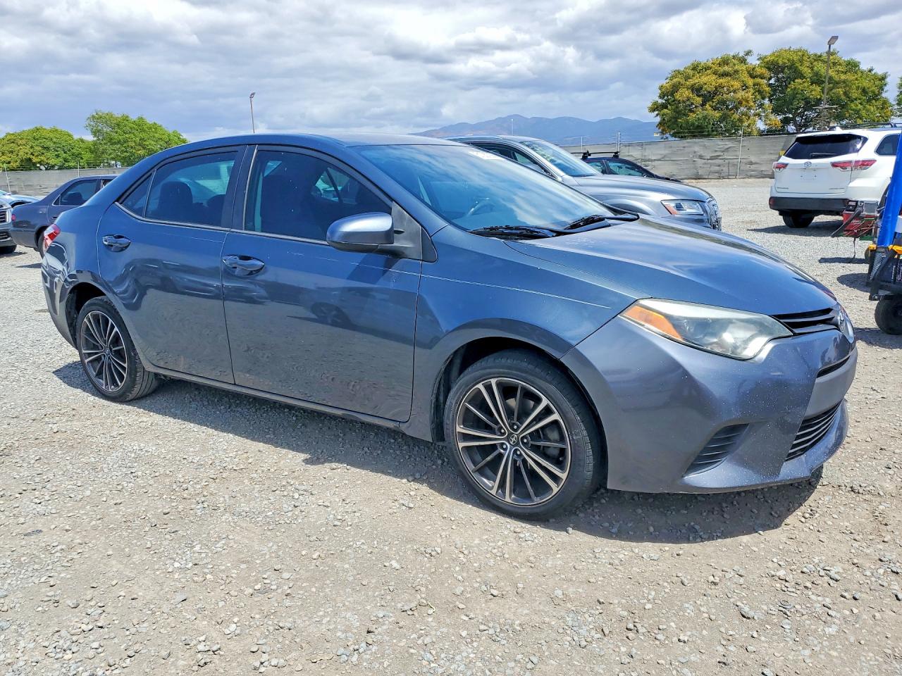 2015 TOYOTA COROLLA L photo 10