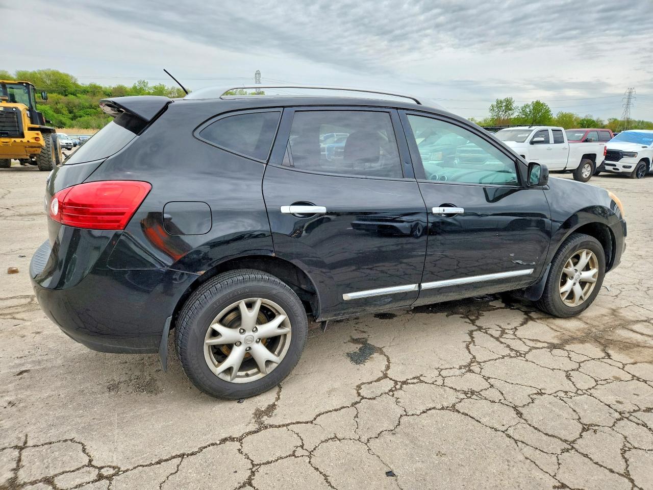 2011 NISSAN ROGUE S photo 5