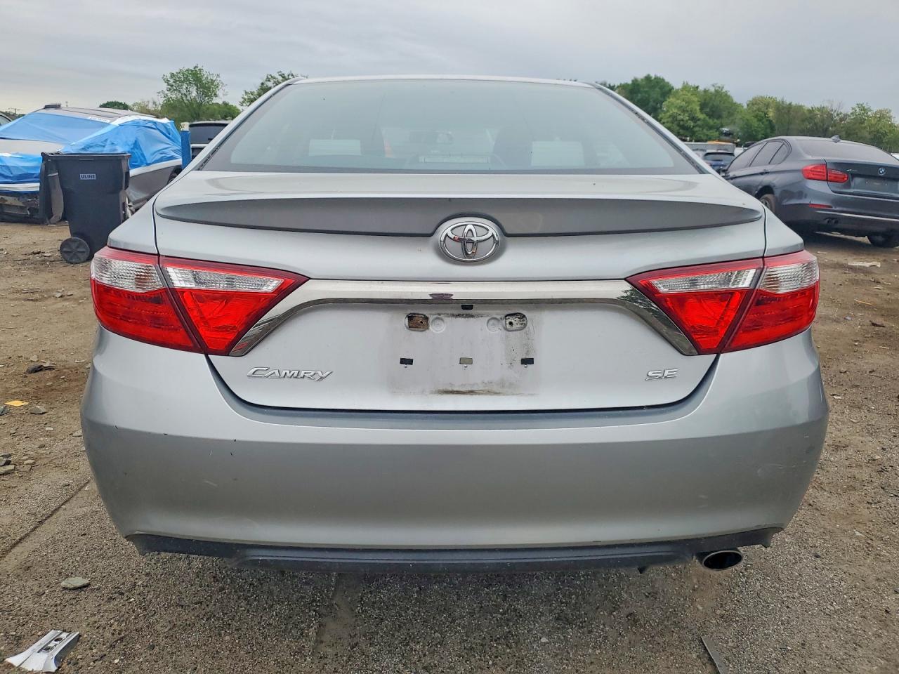 2016 TOYOTA CAMRY SE photo 6