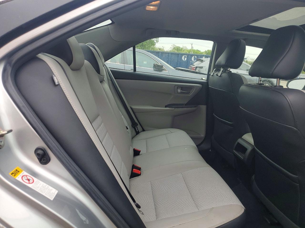 2016 TOYOTA CAMRY SE photo 10