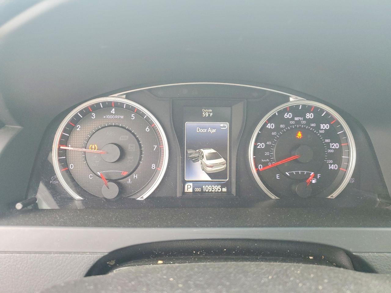 2016 TOYOTA CAMRY SE photo 9