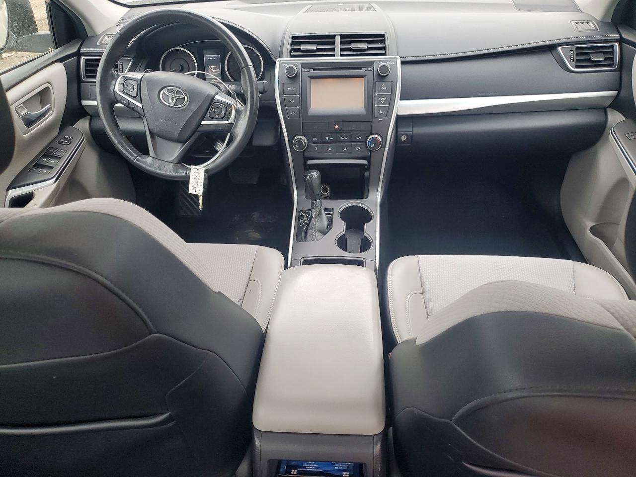 2016 TOYOTA CAMRY SE photo 8