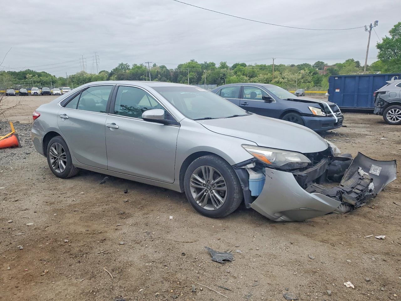 2016 TOYOTA CAMRY SE photo 4