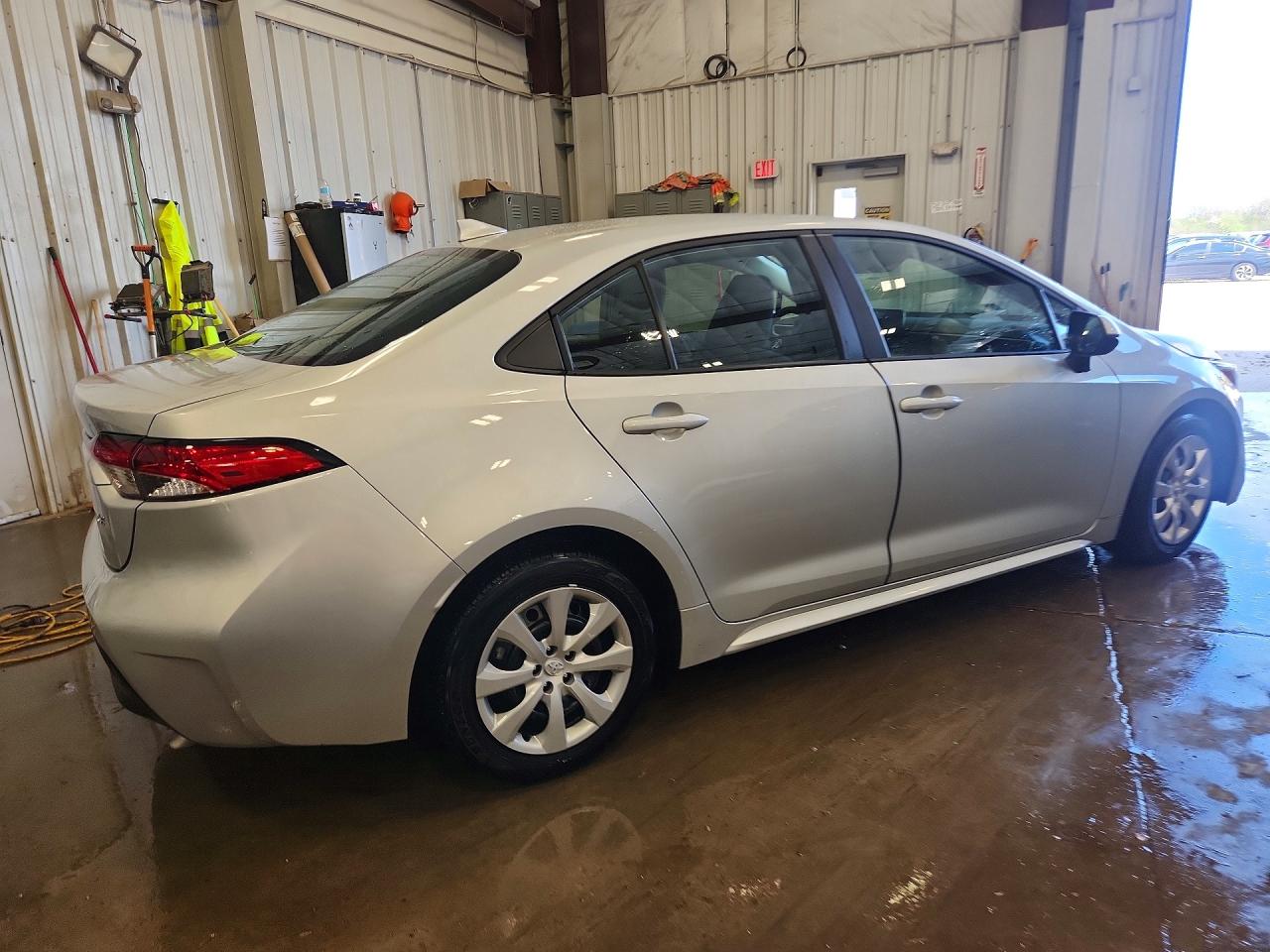 2023 TOYOTA COROLLA LE photo 3