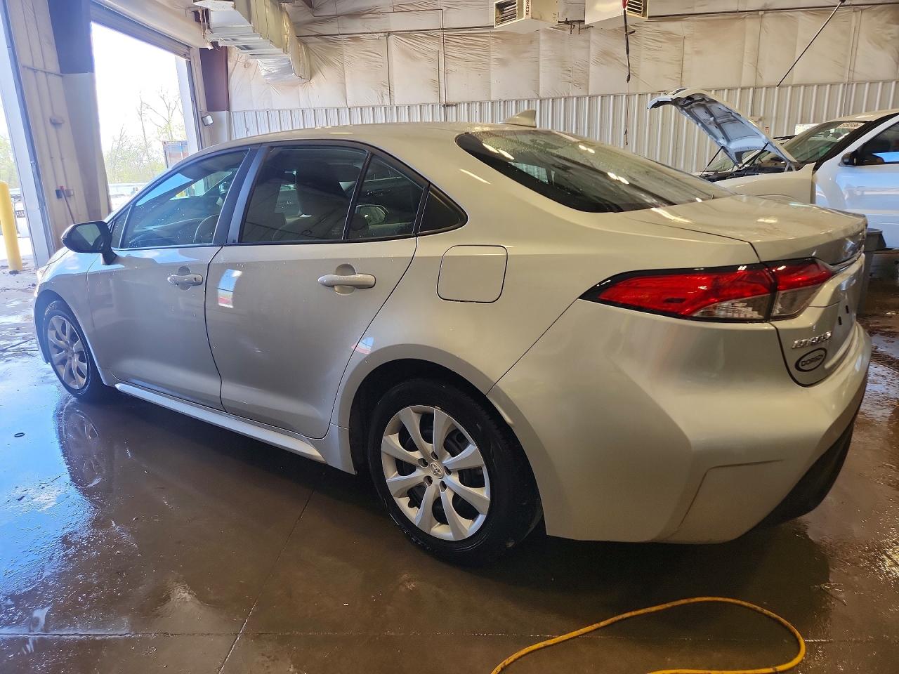2023 TOYOTA COROLLA LE photo 2