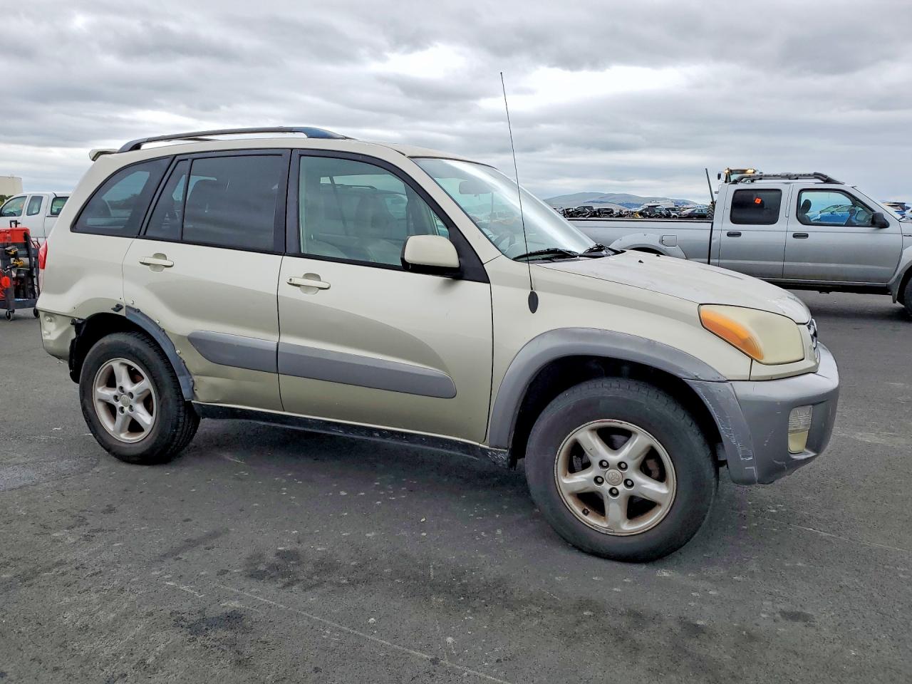 2001 TOYOTA RAV4 BASE photo 4