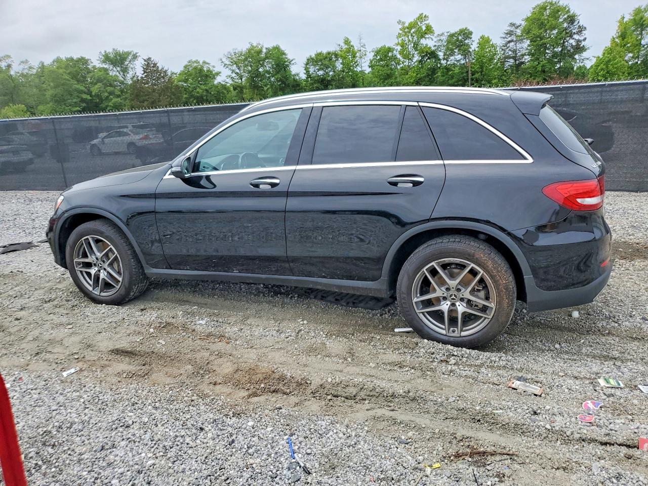 2017 MERCEDES-BENZ GLC 300 photo 4