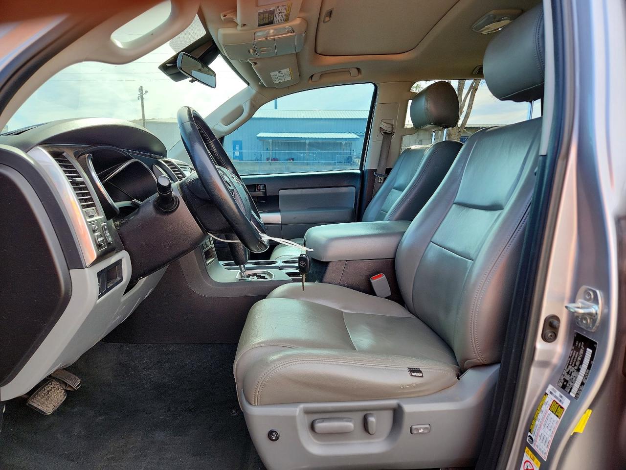 2018 TOYOTA SEQUOIA SR5 photo 19