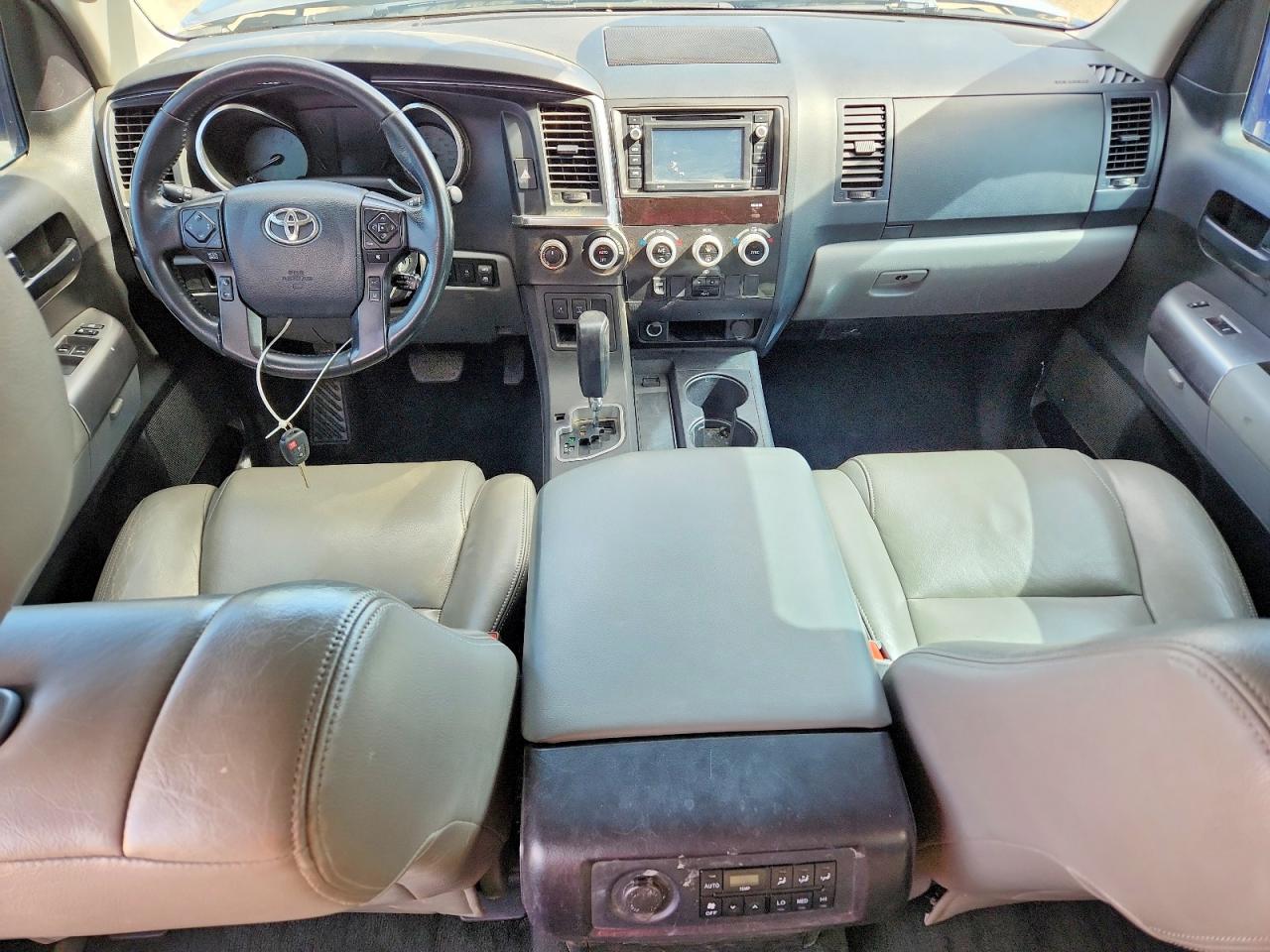 2018 TOYOTA SEQUOIA SR5 photo 22