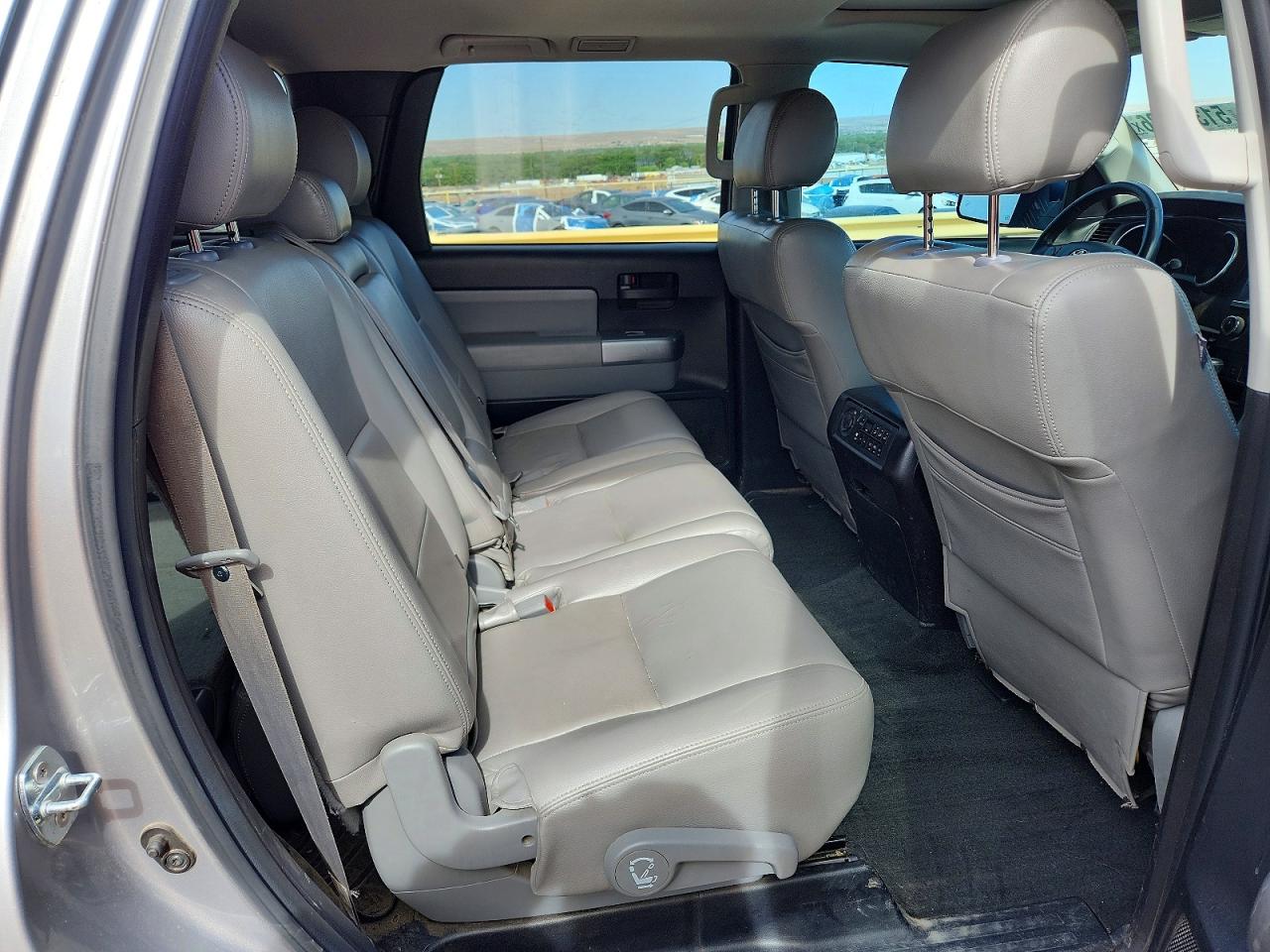 2018 TOYOTA SEQUOIA SR5 photo 31