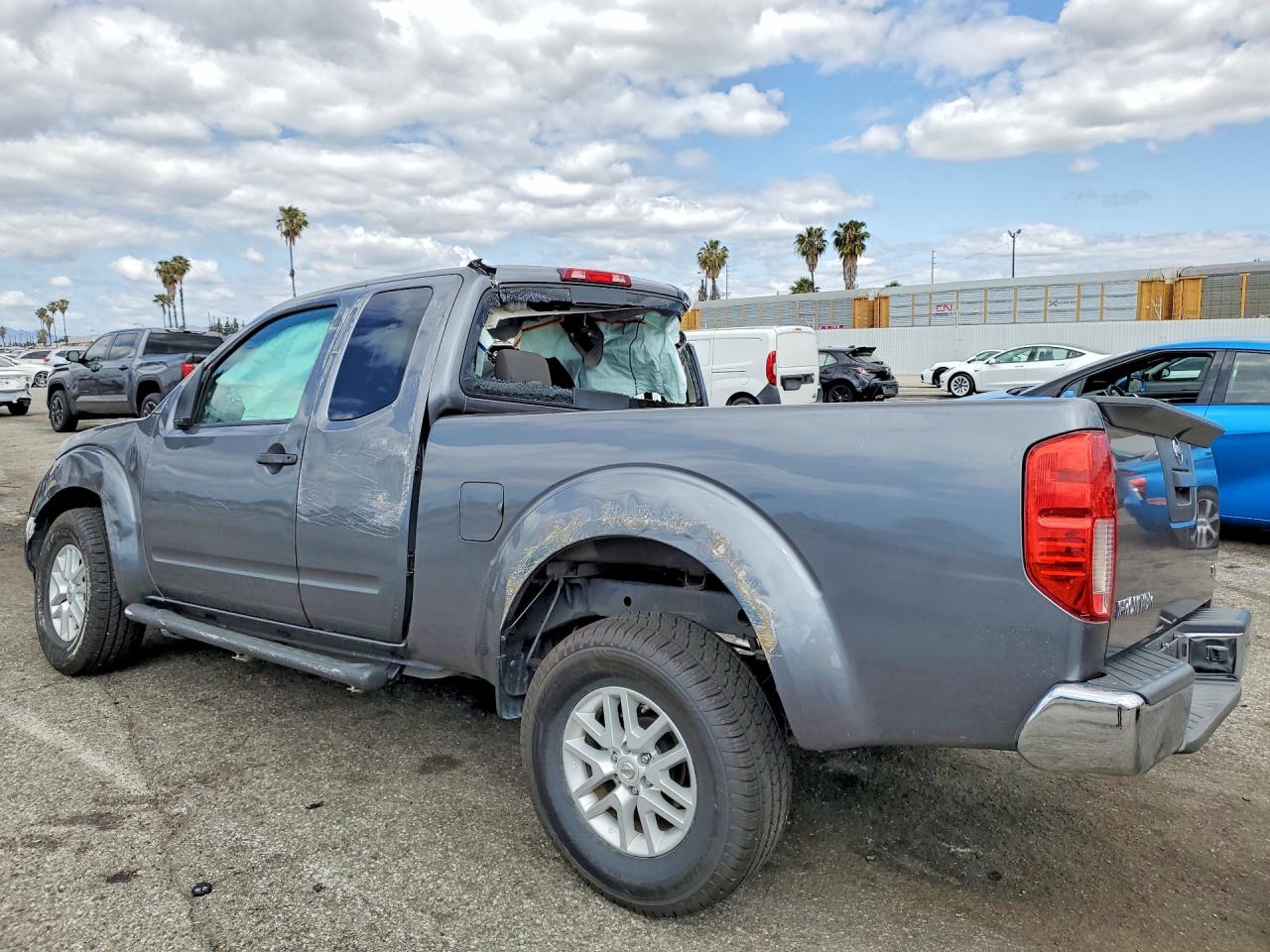 2018 NISSAN FRONTIER SV photo 3