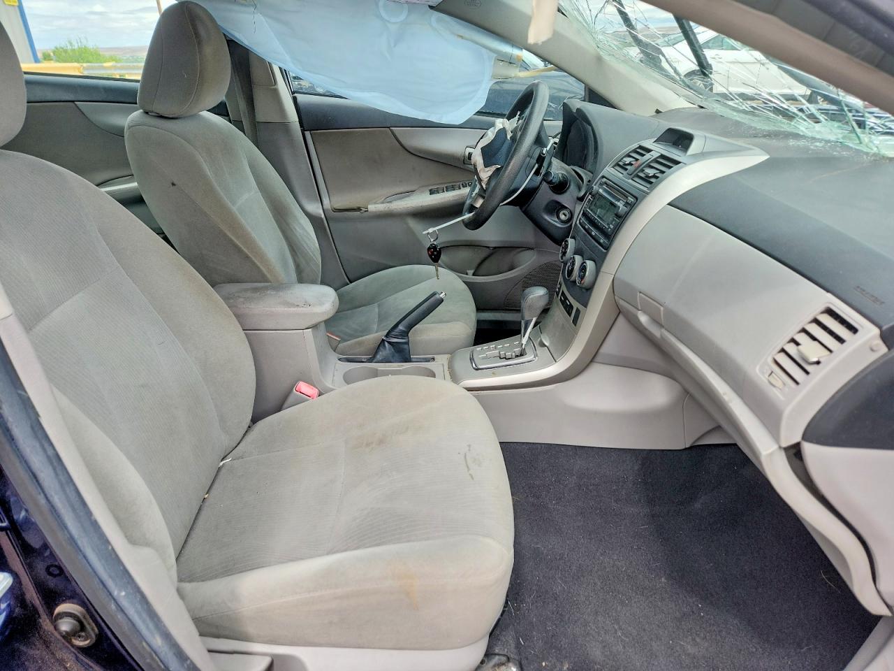 2012 TOYOTA COROLLA LE photo 19