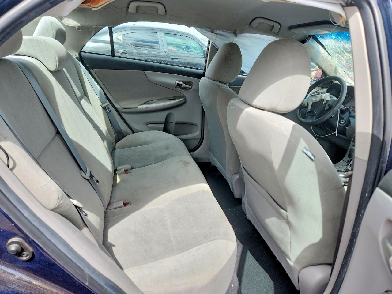 2012 TOYOTA COROLLA LE photo 28