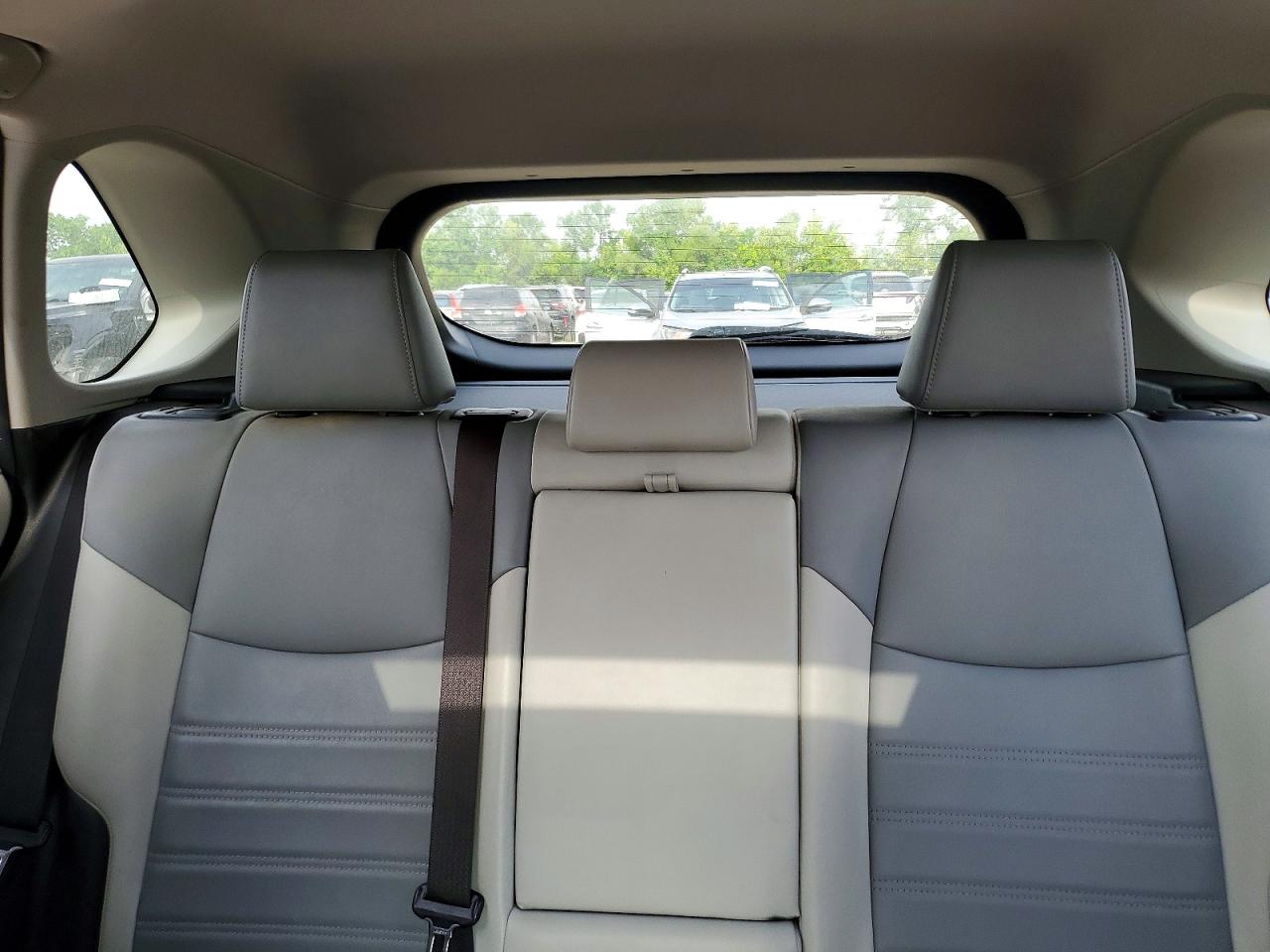 2019 TOYOTA RAV4 XLE PREMIUM photo 19