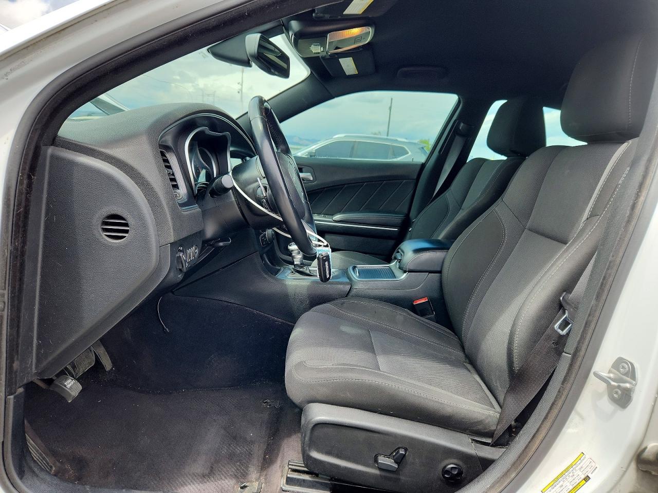 2016 DODGE CHARGER SXT photo 13