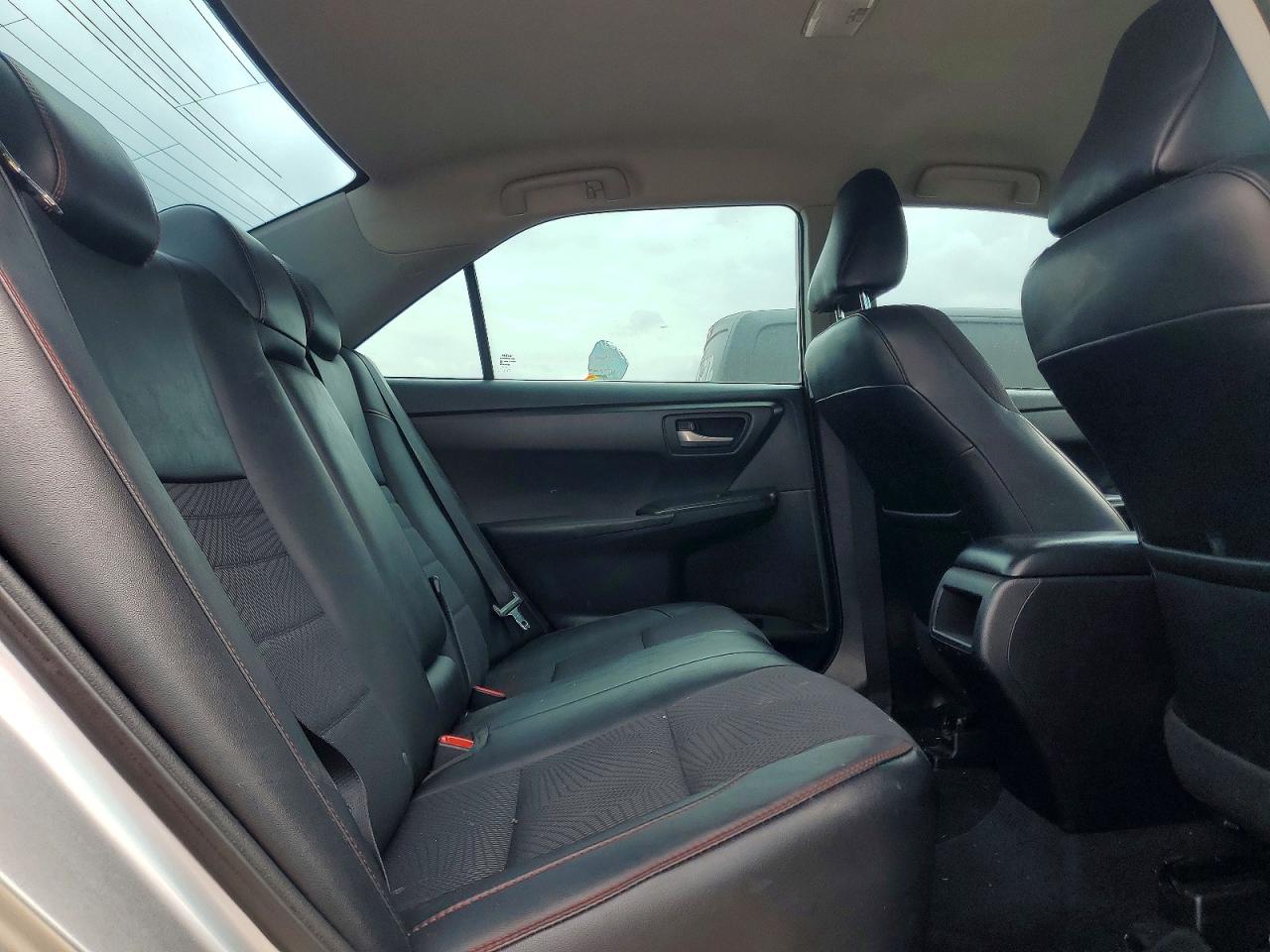 2017 TOYOTA CAMRY SE photo 10