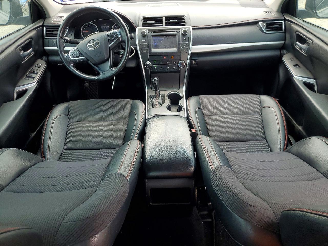 2017 TOYOTA CAMRY SE photo 8