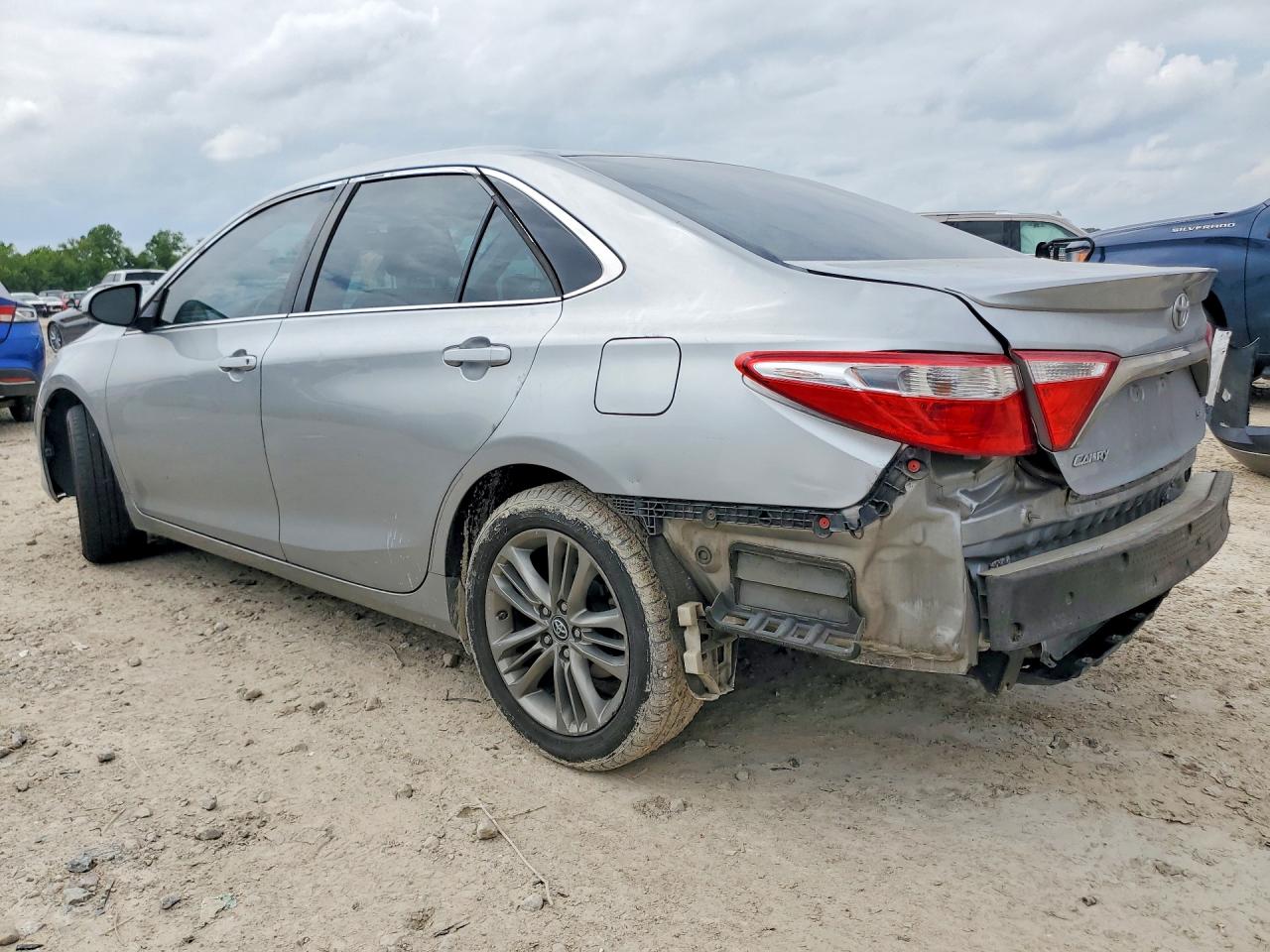 2017 TOYOTA CAMRY SE photo 2
