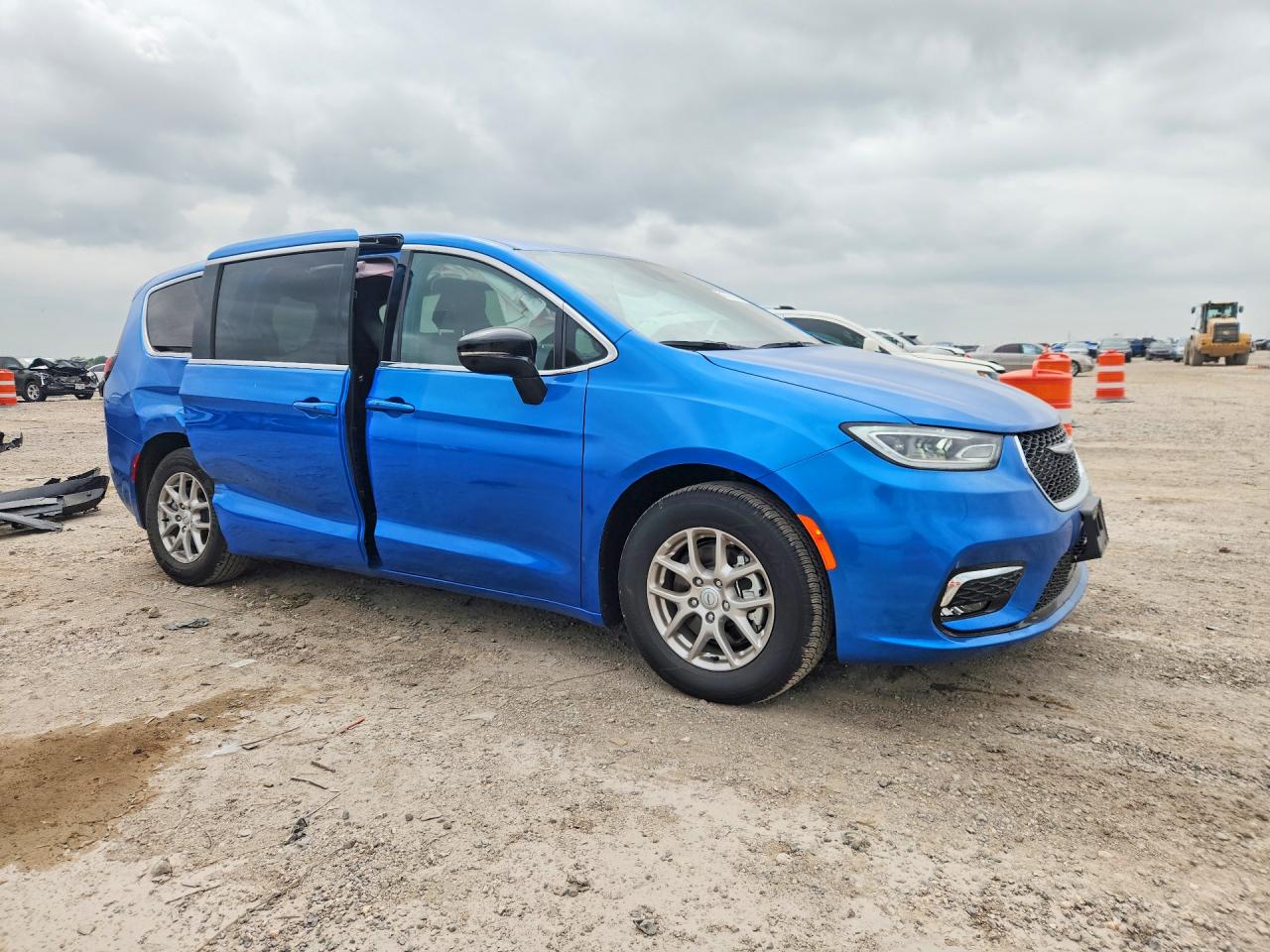 2026 CHRYSLER PACIFICA SELECT photo 7