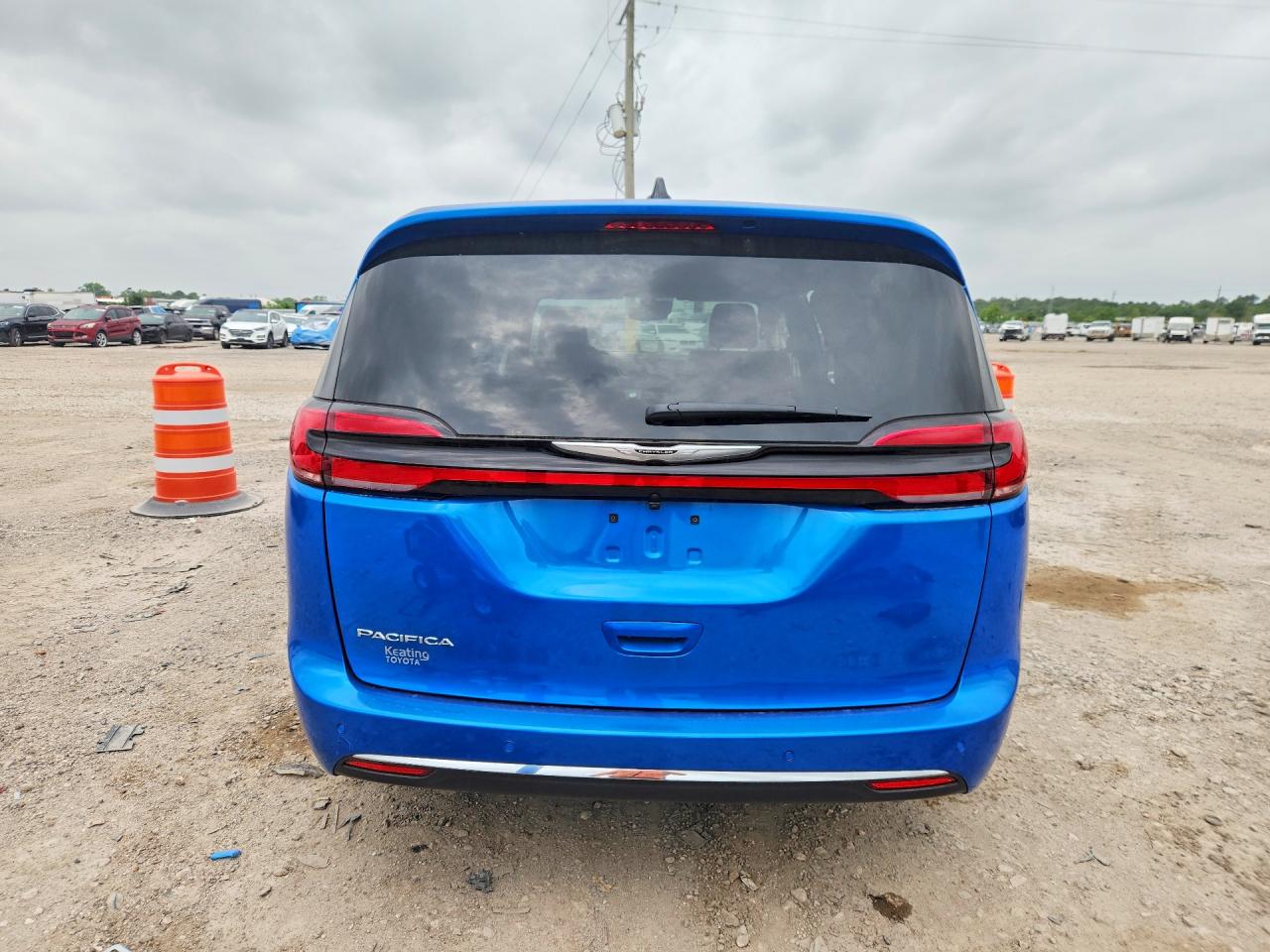 2026 CHRYSLER PACIFICA SELECT photo 11