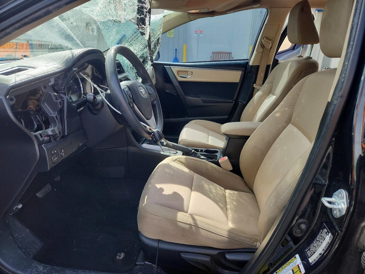 2015 TOYOTA COROLLA LE photo 19