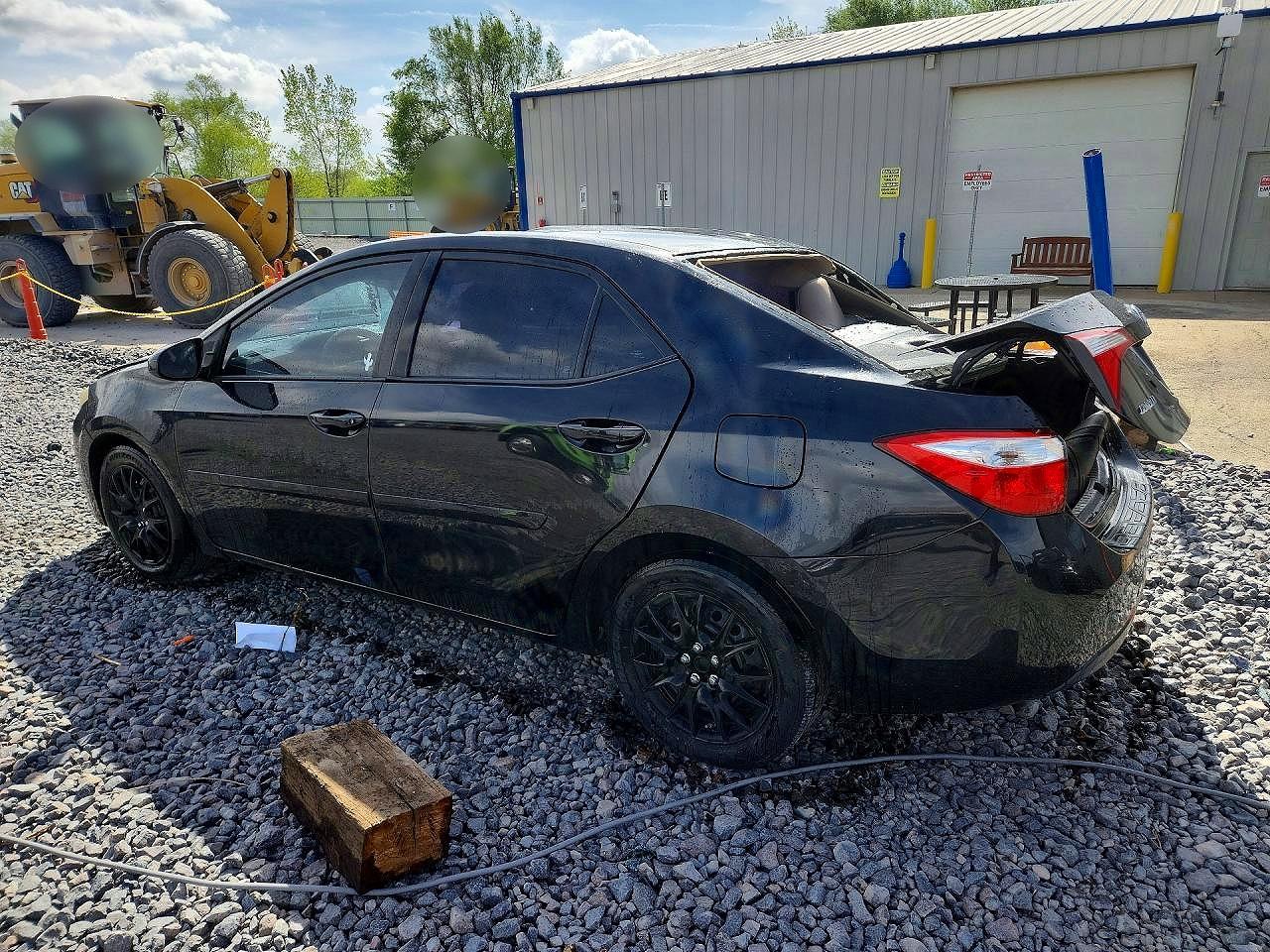 2015 TOYOTA COROLLA LE photo 4