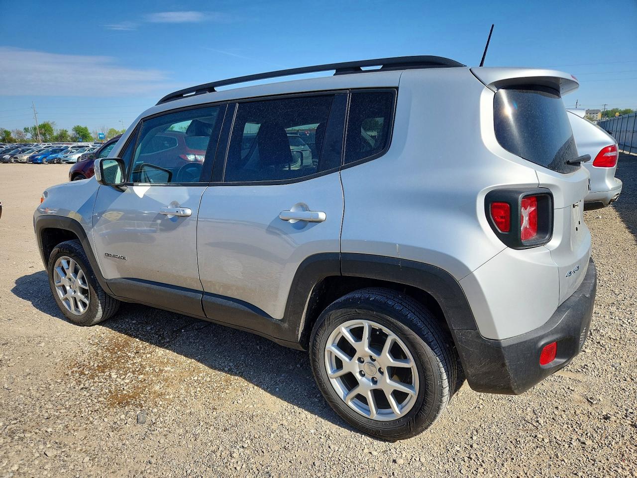 2019 JEEP RENEGADE LATITUDE photo 4