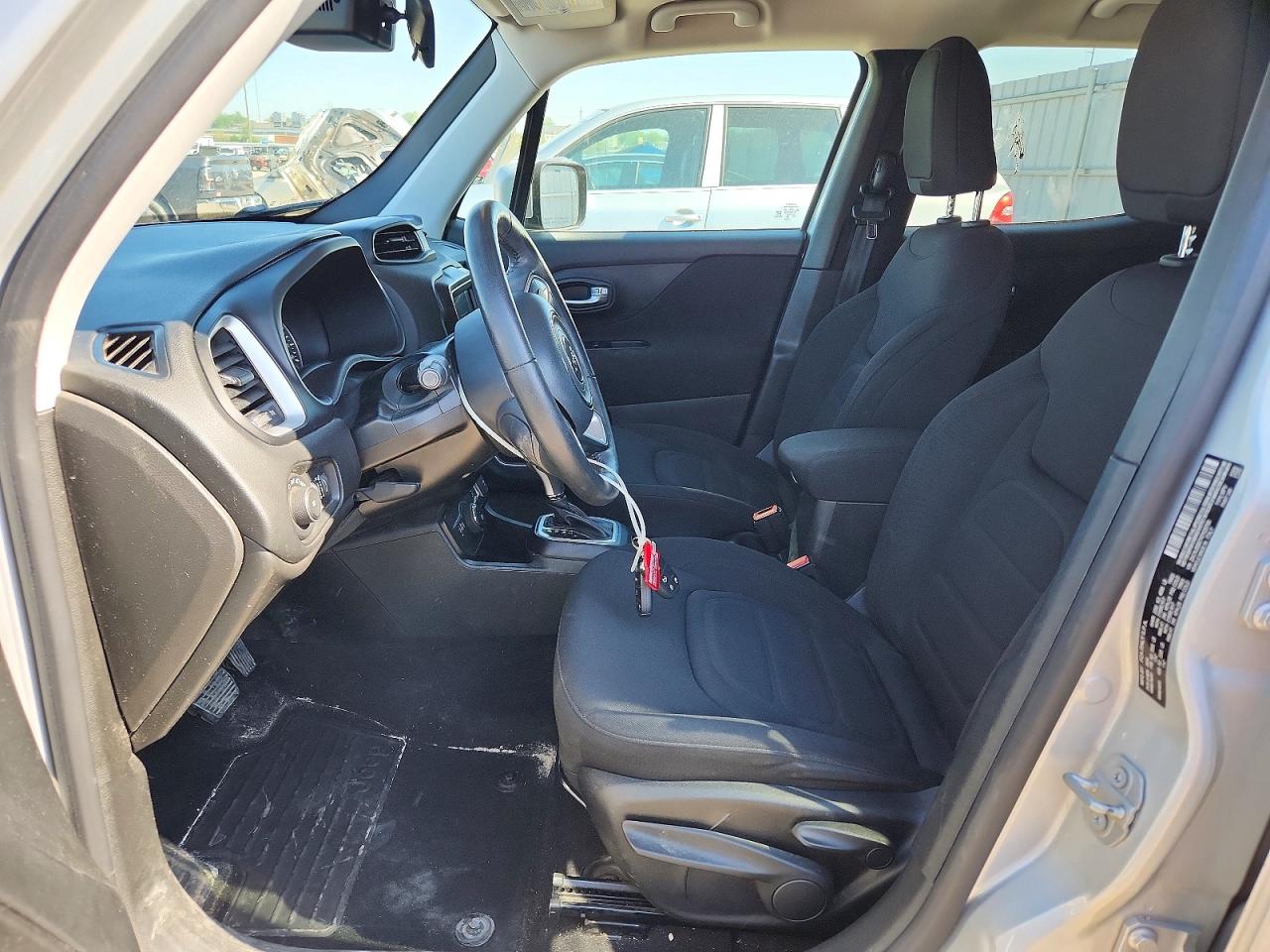 2019 JEEP RENEGADE LATITUDE photo 19