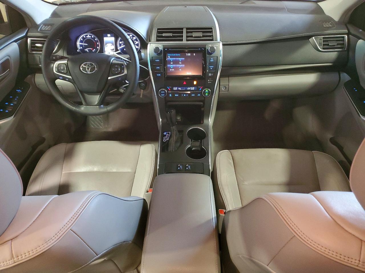 2015 TOYOTA CAMRY XLE photo 22