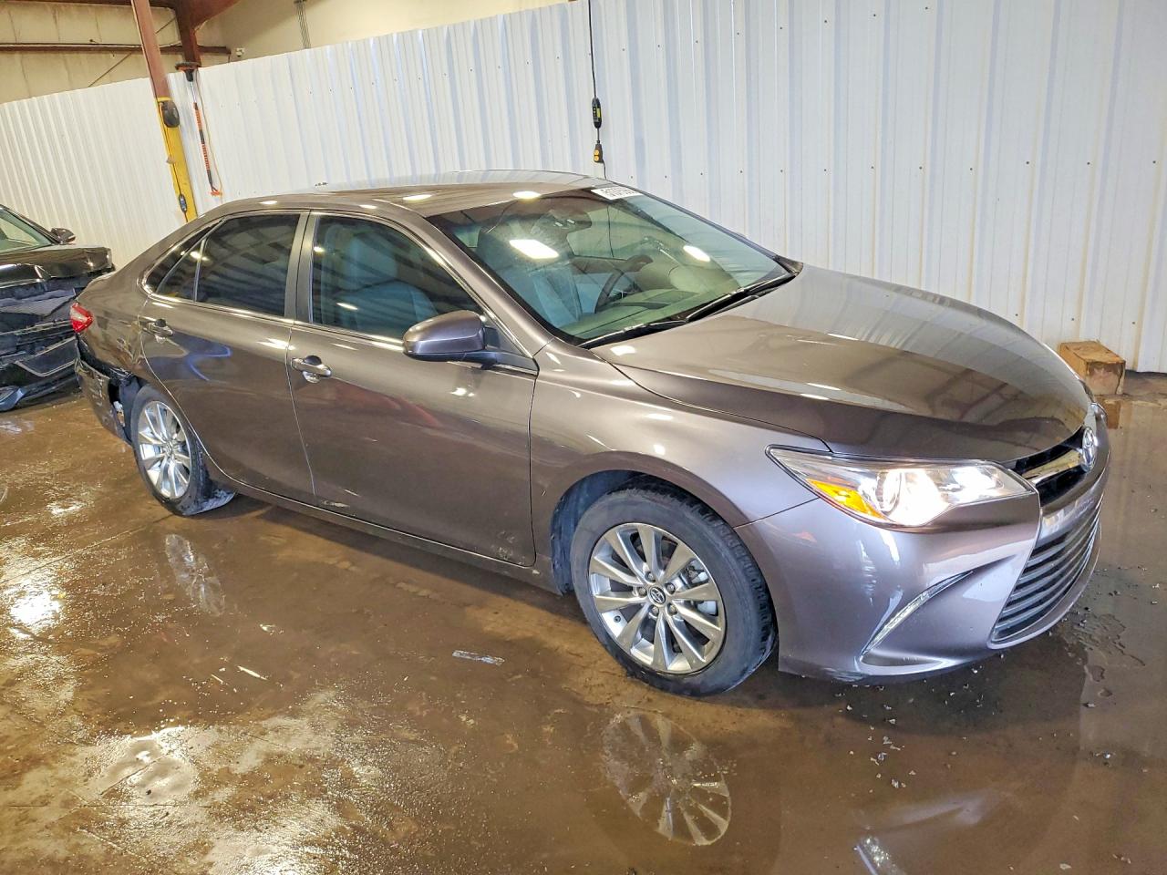 2015 TOYOTA CAMRY XLE photo 10