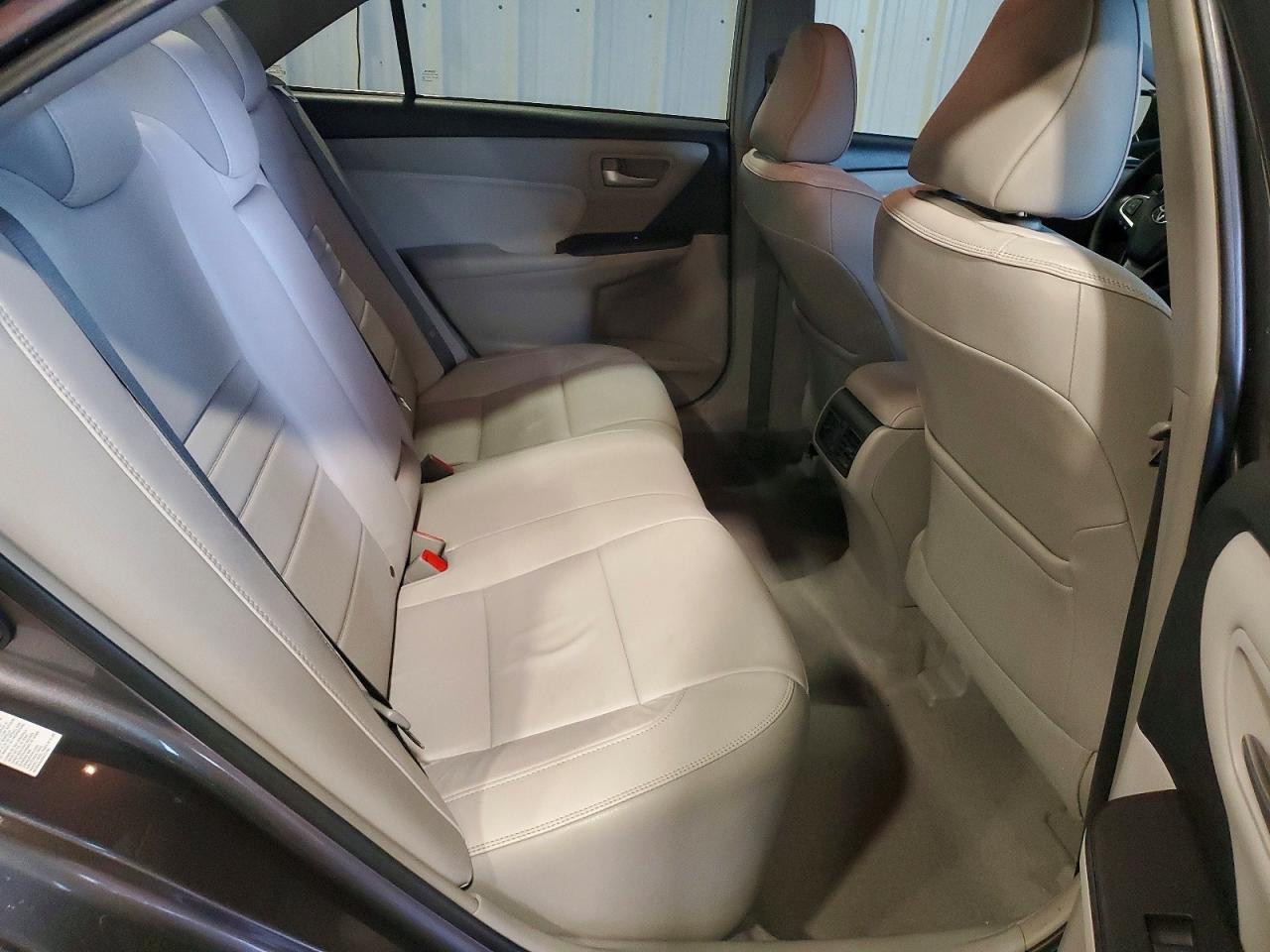 2015 TOYOTA CAMRY XLE photo 28