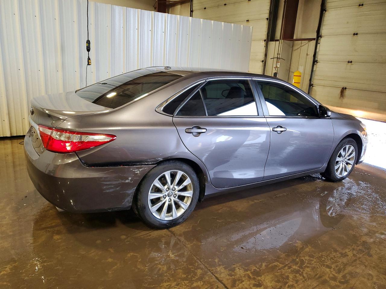 2015 TOYOTA CAMRY XLE photo 7