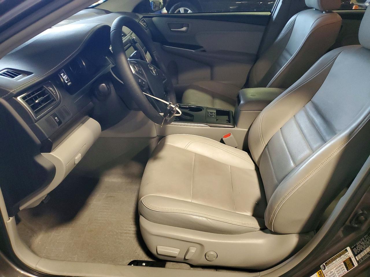 2015 TOYOTA CAMRY XLE photo 19