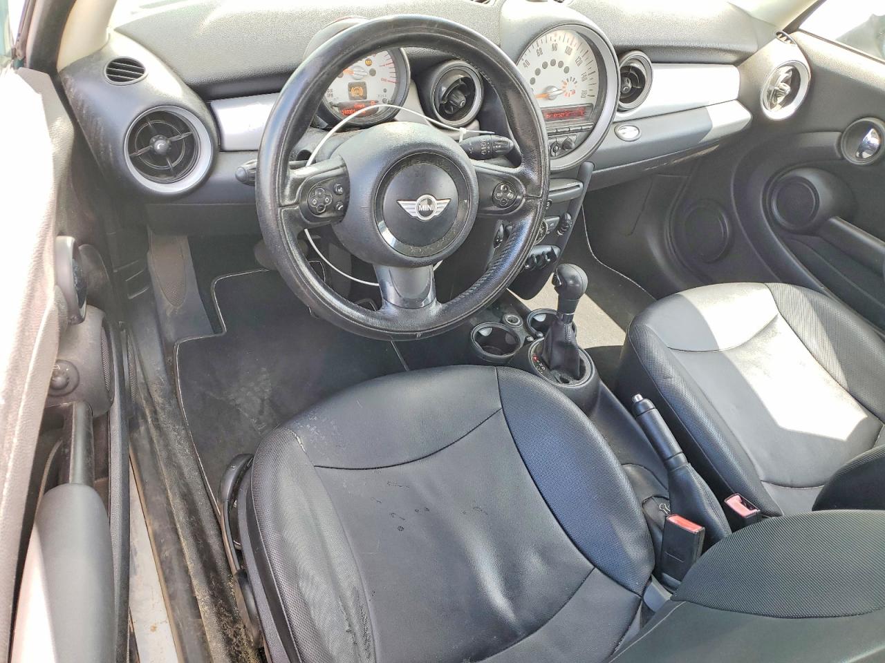 2012 MINI COOPER photo 22