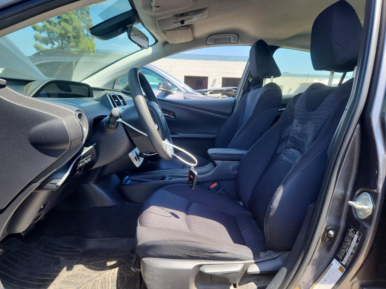 2018 TOYOTA PRIUS TWO photo 13