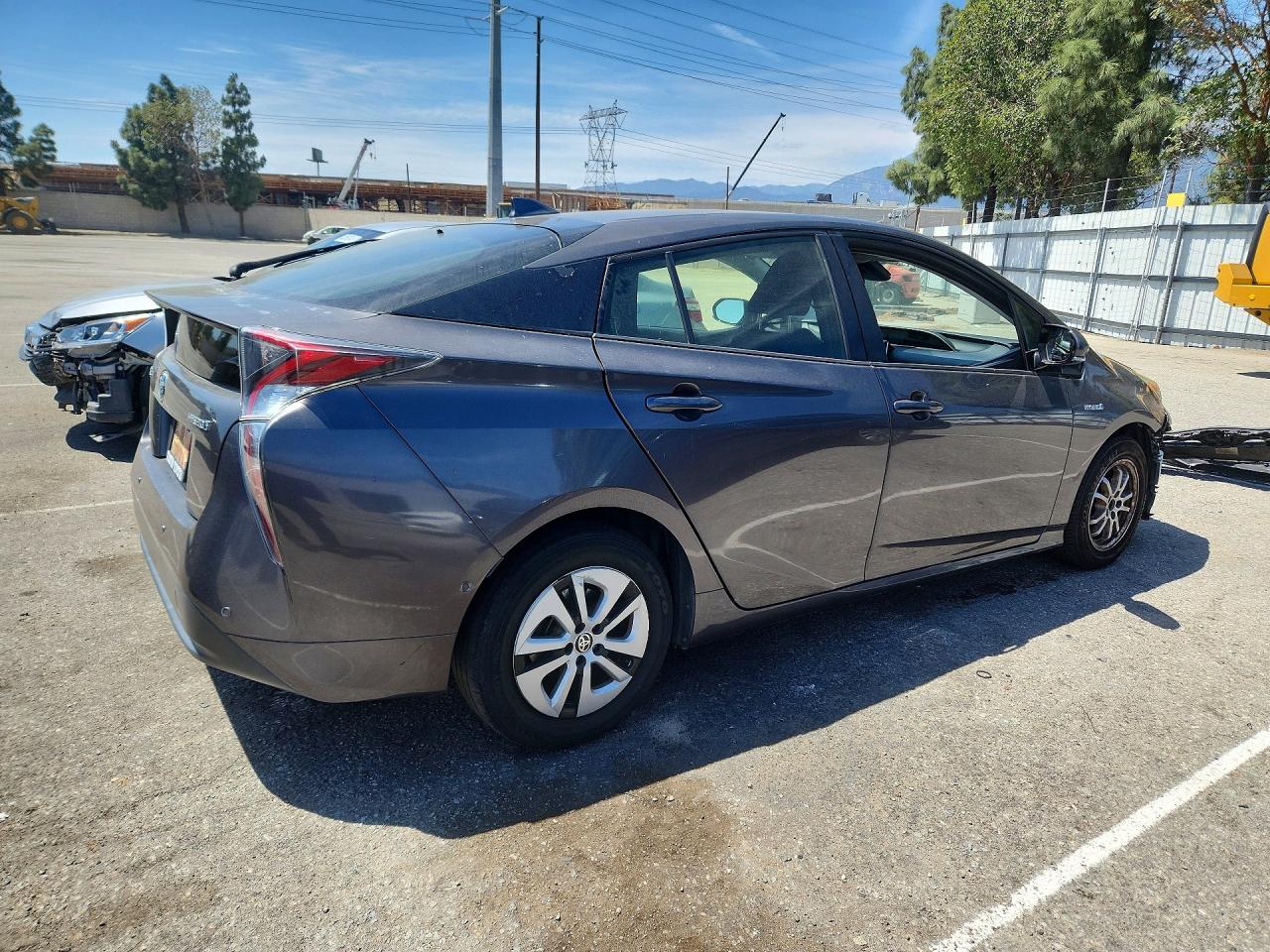 2018 TOYOTA PRIUS TWO photo 5