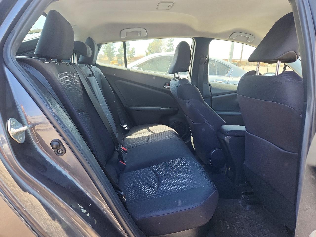 2018 TOYOTA PRIUS TWO photo 19