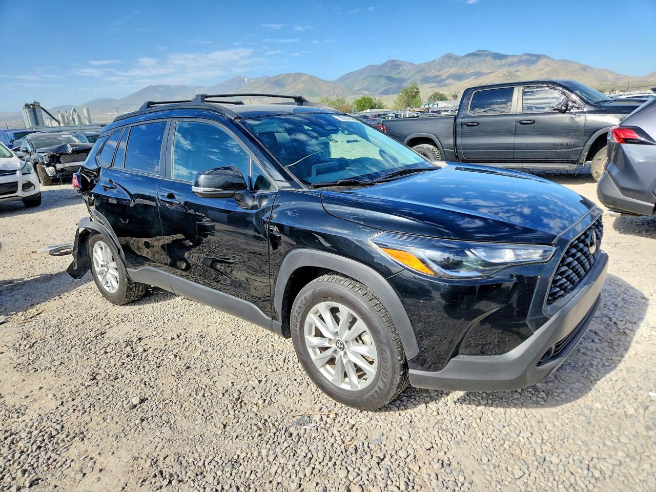 2023 TOYOTA COROLLA CROSS LE photo 4