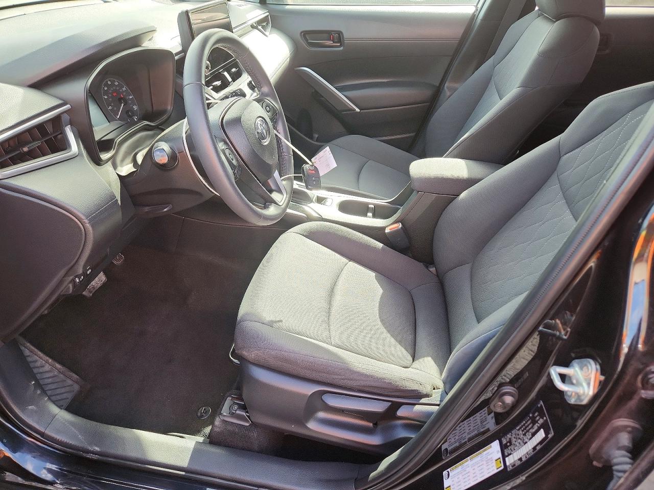 2023 TOYOTA COROLLA CROSS LE photo 7