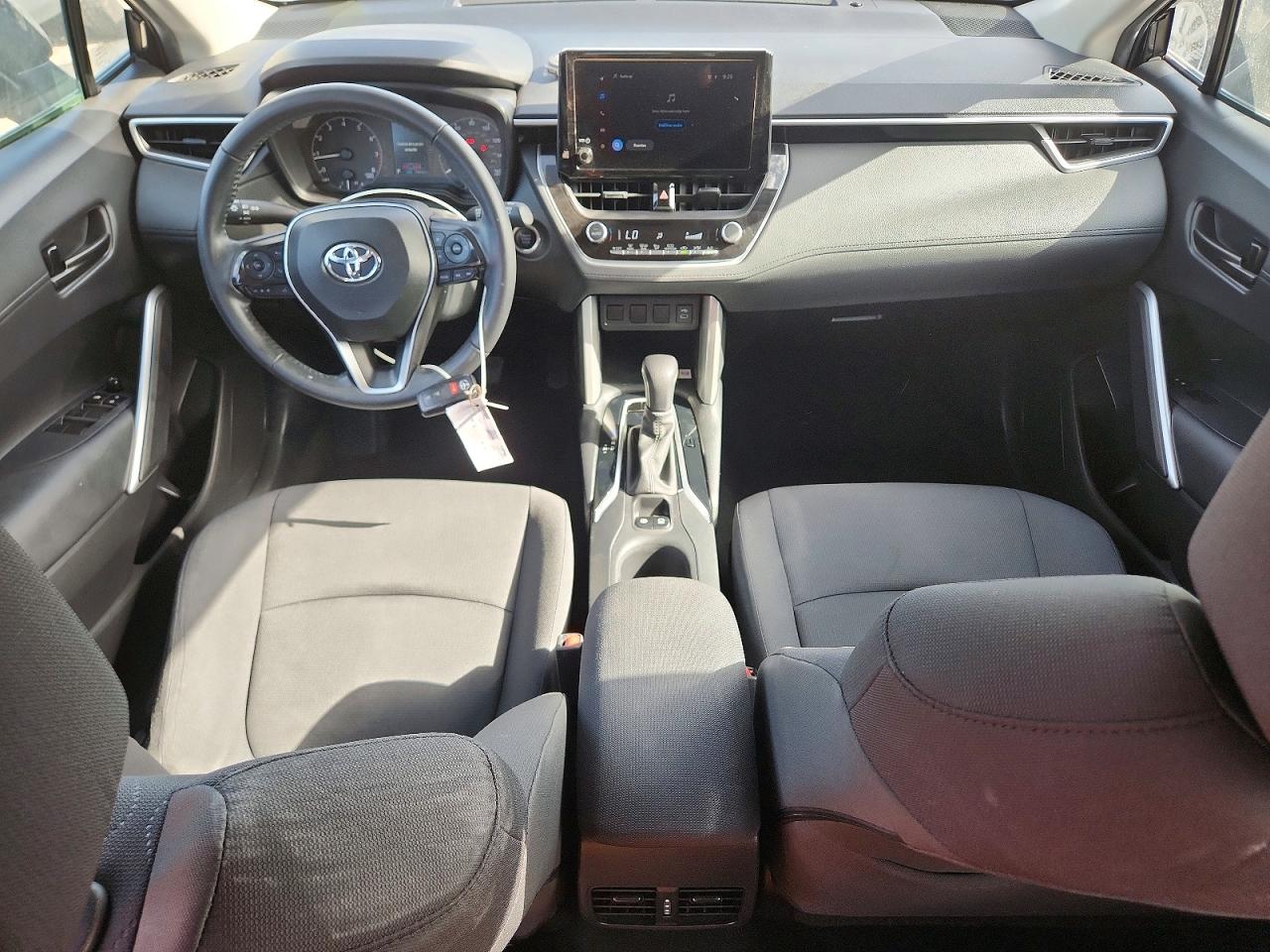 2023 TOYOTA COROLLA CROSS LE photo 8
